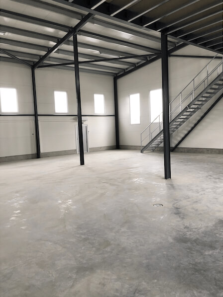 Ett stort tomt ledigt lager i Borås