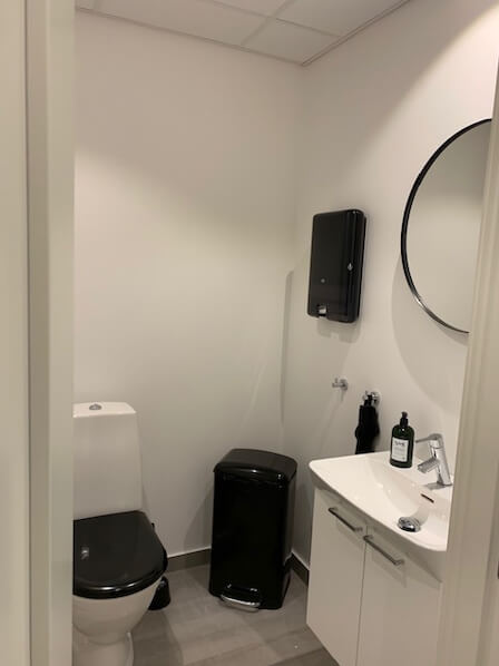 Bild på hur toaletten ser ut i ledig lokal i borås